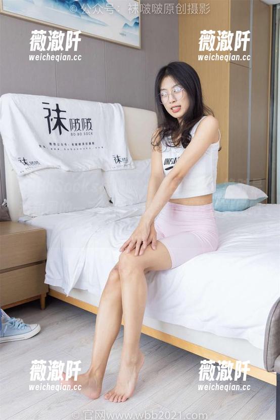 BoBoSocks袜啵啵-甜甜圈 BoBoSocks袜啵啵 - ‘白船袜’绝对是甜甜圈的一手好牌,快来下载这波美图吧!