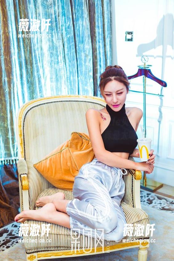 GIRLT果团网 - 最新的little贝壳喵白丝写真，照片仿佛在低语，真是太吸引了！