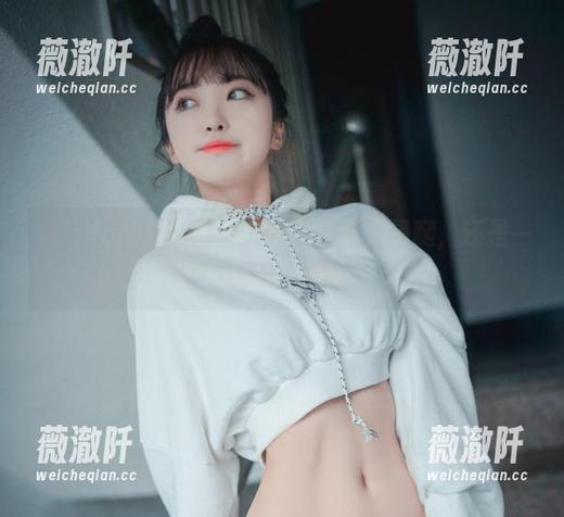 看！HaNari(하나리)的美腿不只是腿，还是一幅细腻的作品啊！