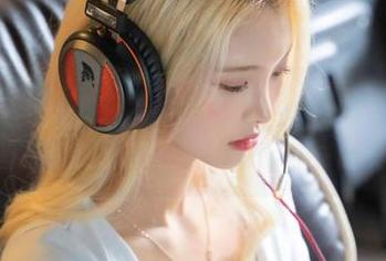 Hyoyeon(김효연)黑白：这次真的无圣光了，图片下的她，才是我想要的感觉。