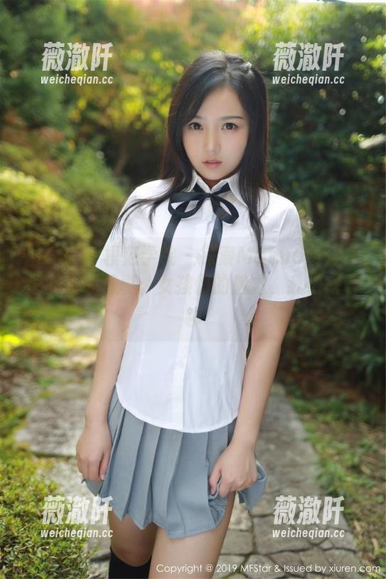 MFStar模范学院 - 探索Manuela玛鲁娜的在线写真：女孩们的魅力，我们来聊聊