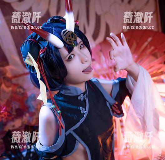 “Quan冉有点饿”的私拍原图，魅魔兔要不要来点吃的？
