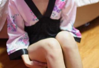 ROSI写真集：那些长筒黑色丝袜背后的故事…等等！细节太多了