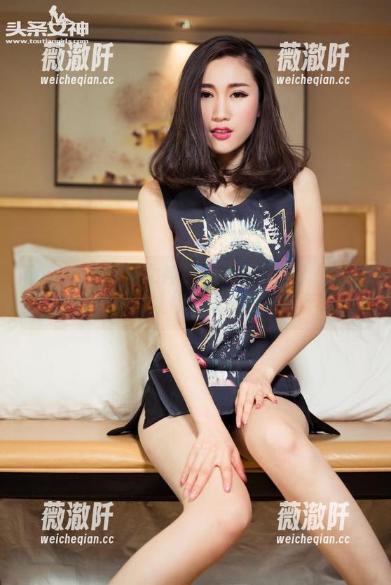 TouTiao头条女神 - 找不到夏天？看莫晓希的原图，让你壁纸承包一整年！