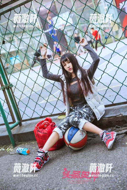 TouTiao头条女神 - 写真与黑丝的完美结合，马丽华就是个‘下载’神器！