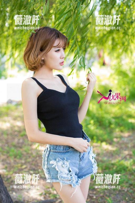 UGirls尤果网 - 松果儿的这组定制礼服写真，让我觉得我也应该来一套，啊，谁来帮我搬出这条小肚腩？
