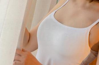 UGirls尤果网 - 想当王雨纯的秘书吗？在线作品让你心痒痒！