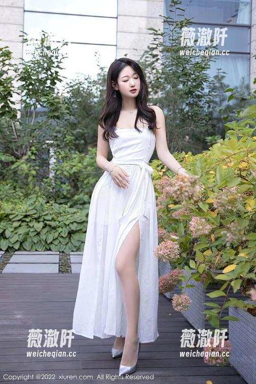 Xiuren秀人网 - 美图分享：区静瑶与她的白衬衫，感觉她能把生活的每个瞬间都变得好有趣。