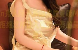 Xiuren秀人网 - 校园里的夏晓Maggy：谁能拒绝这种让人眼前一亮的最新版写真？
