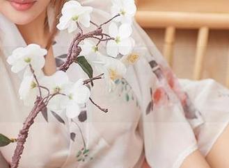YouMi尤蜜荟 - 艾小青的夏天：套图分享，避暑新姿势，哈哈！