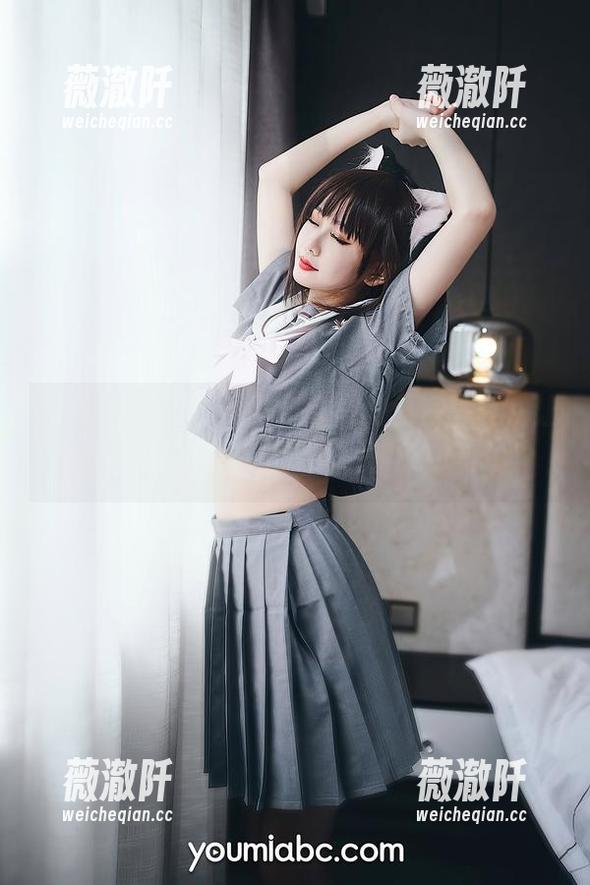 YouMi尤蜜荟 - 黄金宝儿的私房写真，让人媚意盎然，真是“看一眼就中毒”！