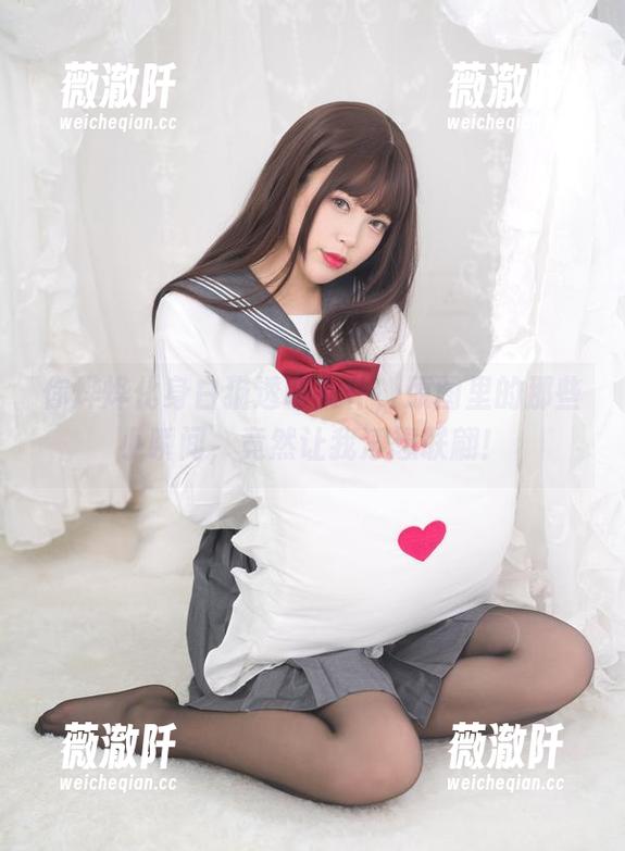 你烨烨化身白猫透明女仆，原图里的那些小瞬间，竟然让我浮想联翩！