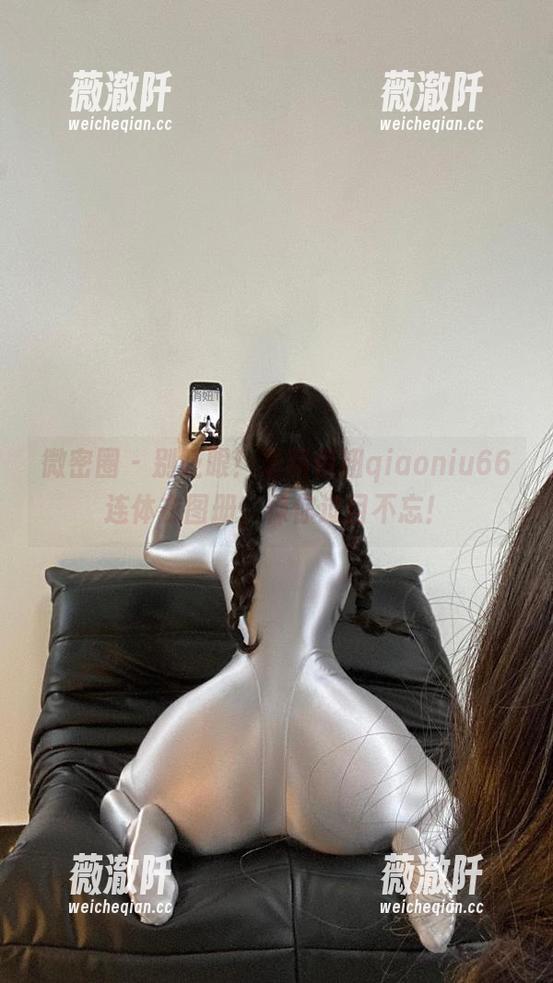 微密圈 - 别眨眼！最新俏妞qiaoniu66连体衣图册，保你过目不忘！