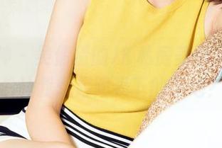 克拉女神 - 吴倩倩的JK私房美图，为什么总让我想起阳光下的草地？