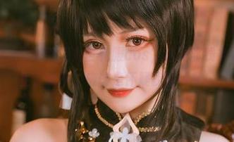 精选兔胖胖min的路易九世礼服cos，这腿部线条让我怀疑人生，哦不，应该是怀疑我的午餐！