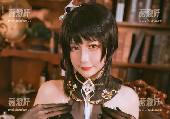 精选兔胖胖min的路易九世礼服cos，这腿部线条让我怀疑人生，哦不，应该是怀疑我的午餐！