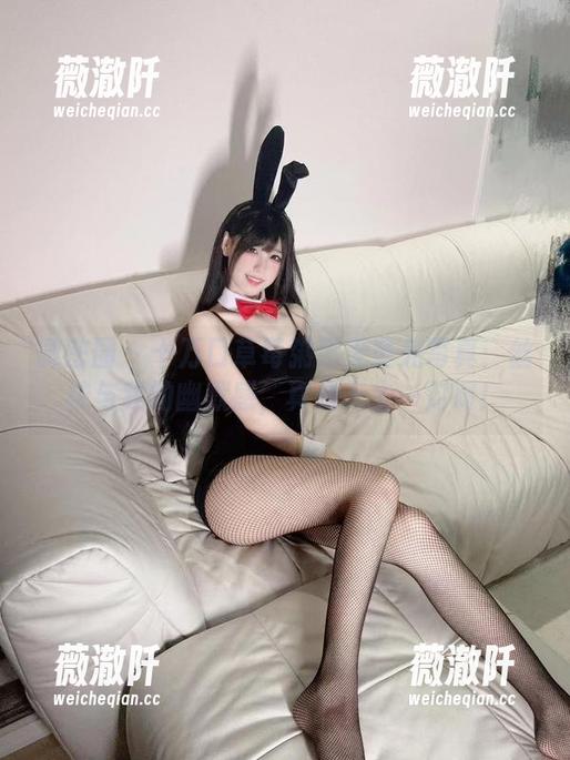 十万口草莓粥粥 微密圈 - 十万口草莓粥粥无圣光写真:丝袜与我的幽默感,真是天生一对啊!