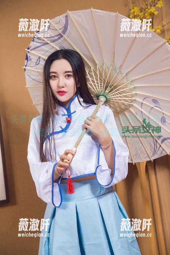 头条女神 - 语溪高跟鞋写真：定制不只是款式，更多的是一种态度。