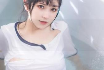 在奇行家狗崽的私房美图里翻找，黑白无相的灵动，眼睛不自觉就停在那里了！