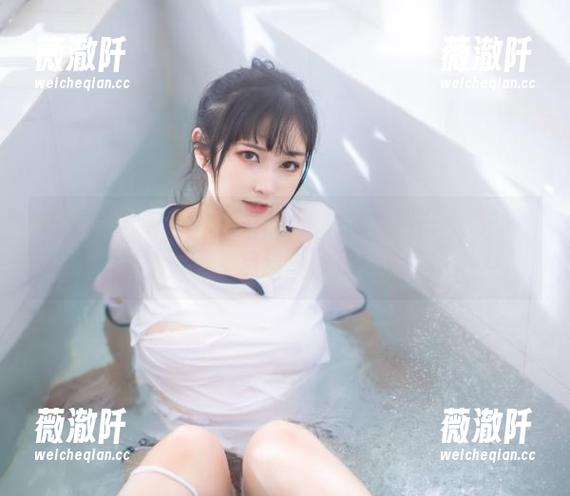 在奇行家狗崽的私房美图里翻找，黑白无相的灵动，眼睛不自觉就停在那里了！