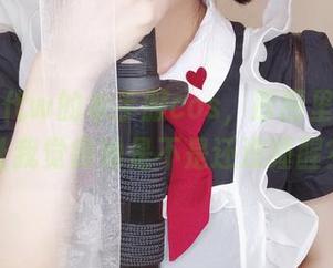 小仓千代w的水手服cos，原图里的表情让我觉得她是不是还没睡醒？
