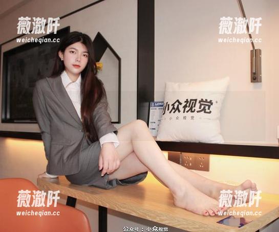 小众视觉 - 看！小薯条修女的“圣光”照耀下，免费原图等你下载，哈哈哈哈！