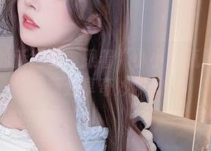 牛仔裤的新世界：跟着“小小奶瓶儿”一起最新分享奇妙瞬间！