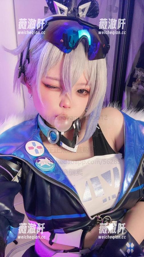 小瑶幺幺的《原神新春》最新写真合集，尽在不言中，快来八卦一下