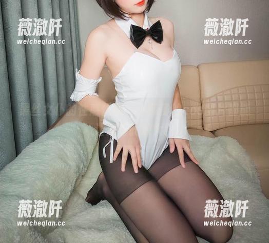 黑丝女仆的性感优雅，小酥酱的cos图片都能让我瞳孔放大！