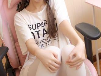 少女秩序 - 教室里的小满：她的美图能让你忘掉作业的重量！