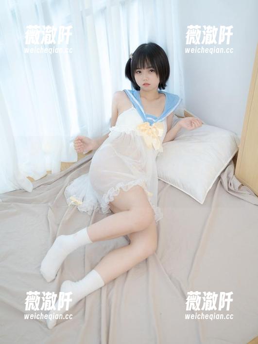 少女秩序 ‘少女秩序’的沙发过膝黑丝作品,仿佛在无声诉说着暧昧的故事,让我想到了什么呢?
