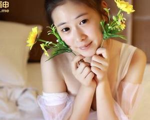 推女神 - 施忆佳Kitty酱海边私拍：看我怎么和海浪一决高下，原图不会隐形哦！