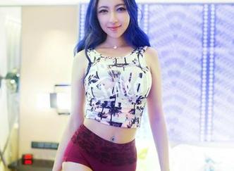 推女郎 - 最新！黄可瑜伽图片更新，像是在炫耀她的柔韧，真是惹人生厌又让人向往。