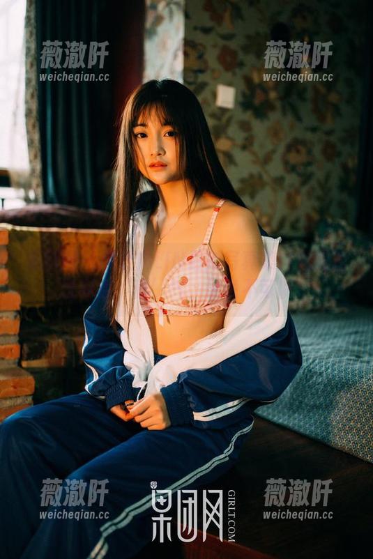 果团网-周琰琳LIN 果团网 - 周琰琳LIN最新写真集:礼服就该有点‘贱’气,谁说不可以!