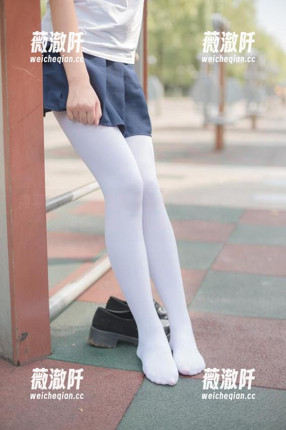 森萝财团 - 吸吸的教室定制时光——在油亮肉丝“绫”JK制服中畅游！