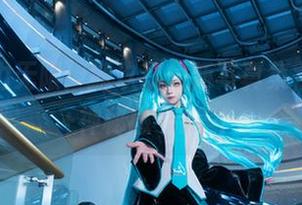 职场魅力无限：狐玖玖最新写真集，办公室+神秘感=完美！