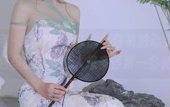 秀人网 - Emily尹菲的牛仔裤触动灵魂，图包里的细节让人想多停留一会儿。