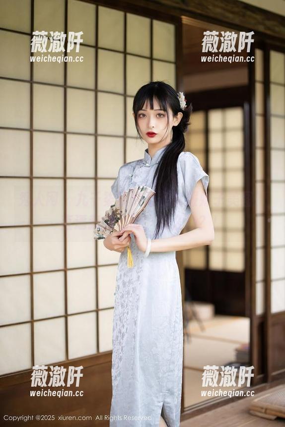 秀人网 - 九千柒柒的苗条制服妹子美图，直逼我的心脏，怎么办？！
