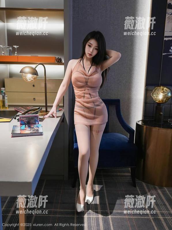 秀人网 - 图包揭密：奶牛版娜娜子呀，快来看看她是如何调皮搞怪的！