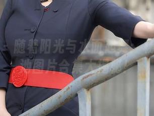 秀人网 - 随着阳光与水面起舞：杨倩倩泳池图片合集大揭秘！