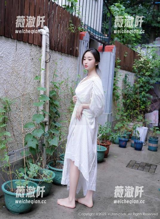秀人网 - 蕾丝吊袜制服与孔雀绿吊裙：绯月樱-Cherry的无圣光魔法！