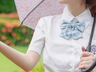 秀人网 - 雨瞳Yoyo的校服图册，免费获取！准备好迎接你的‘青春回忆’了吗？