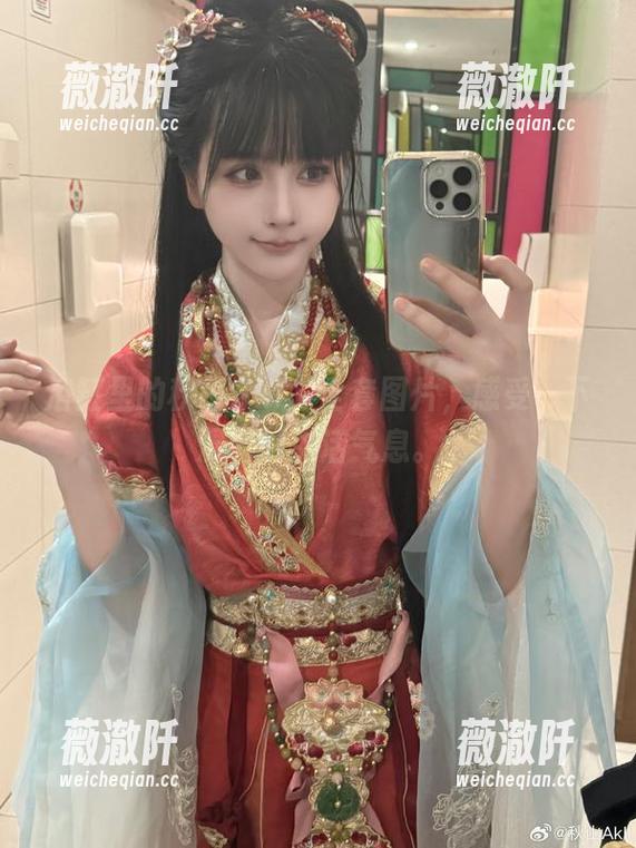 浴缸里的秋山AkI，全套图片，感受一下湿润的生活气息。