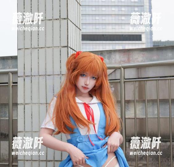 绞肉姬的美腿写真，谁能顶得住？心里不禁嘀咕：腿真是遗传的好！