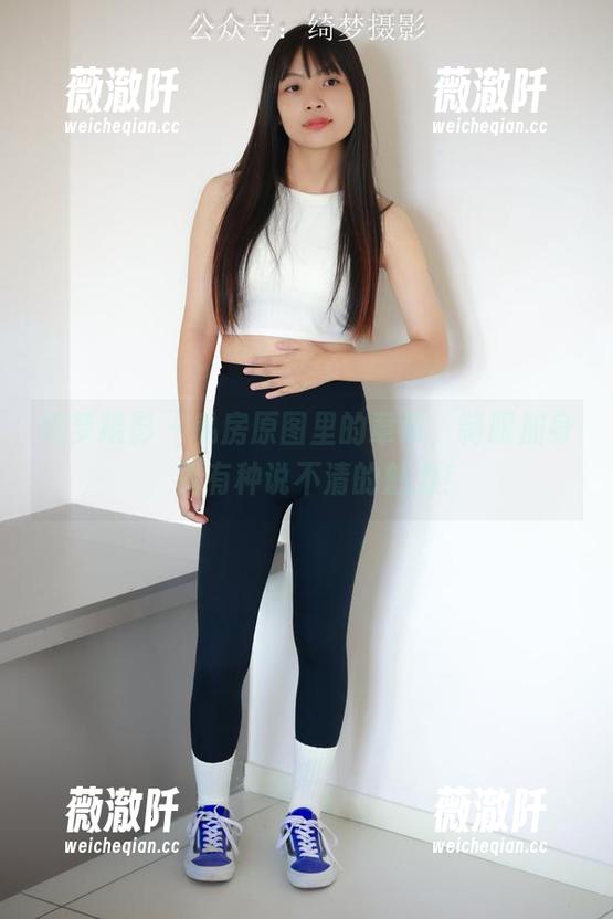 绮梦摄影 - 私房原图里的章章，制服加身，真有种说不清的魅力！