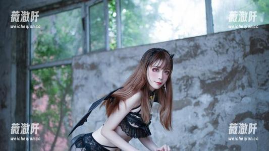 全套图包了解一下？翎柒菜菜的10万粉福利好像有点猛！