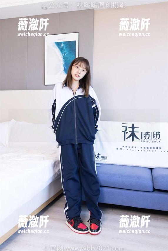 袜啵啵 - 高清照片！稚予告诉你，运动鞋可以这样穿，也可以这样拍！
