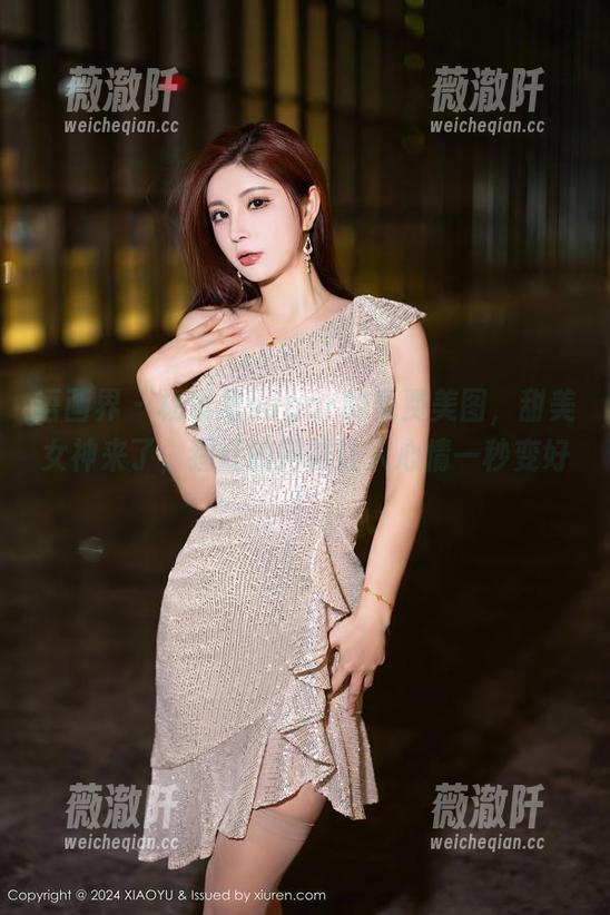 语画界 - 杨晨晨sugar的免费美图，甜美女神来了，猩红的网袜让人心情一秒变好！