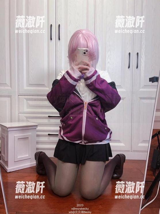 贝贝琪Becky运动写真集，最新的发力姿态，咋感觉跟我散步似的？
