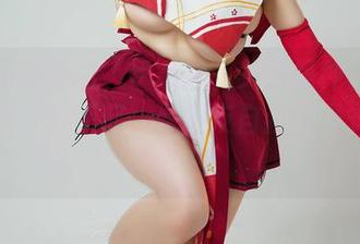 爱上阿寨寨的“伊露露”美图是种什么体验？哦，对不起，是深夜自我沉浸式的吸引！